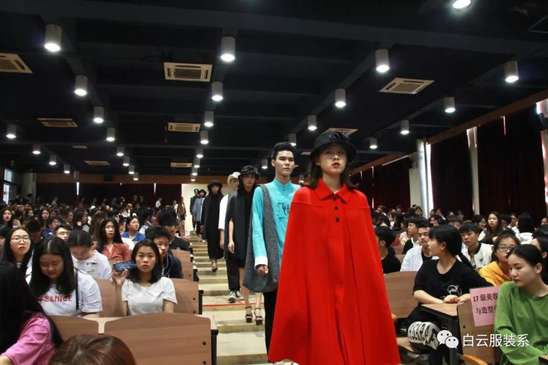 服裝高級定制進校園！服裝系學(xué)生作品展