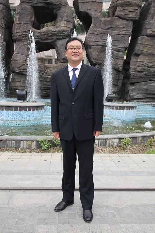我校經管系主任陳立穩(wěn)榮獲第六屆黃炎培職業(yè)教育杰出教師獎