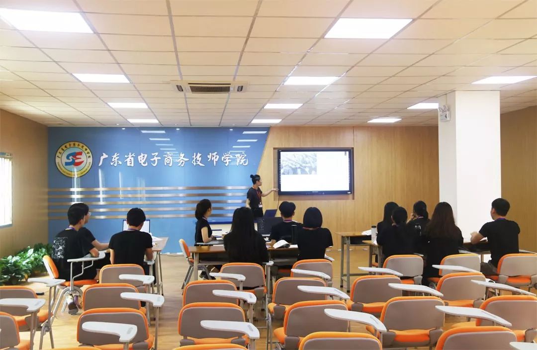 學(xué)在省電商丨不負(fù)最美校園，不負(fù)青春時(shí)光